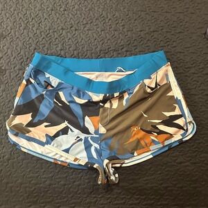 Women’s Carve Design print board/swim shorts size large.